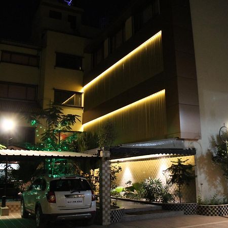 Hotel Orange Inn Sarkhej ภายนอก รูปภาพ