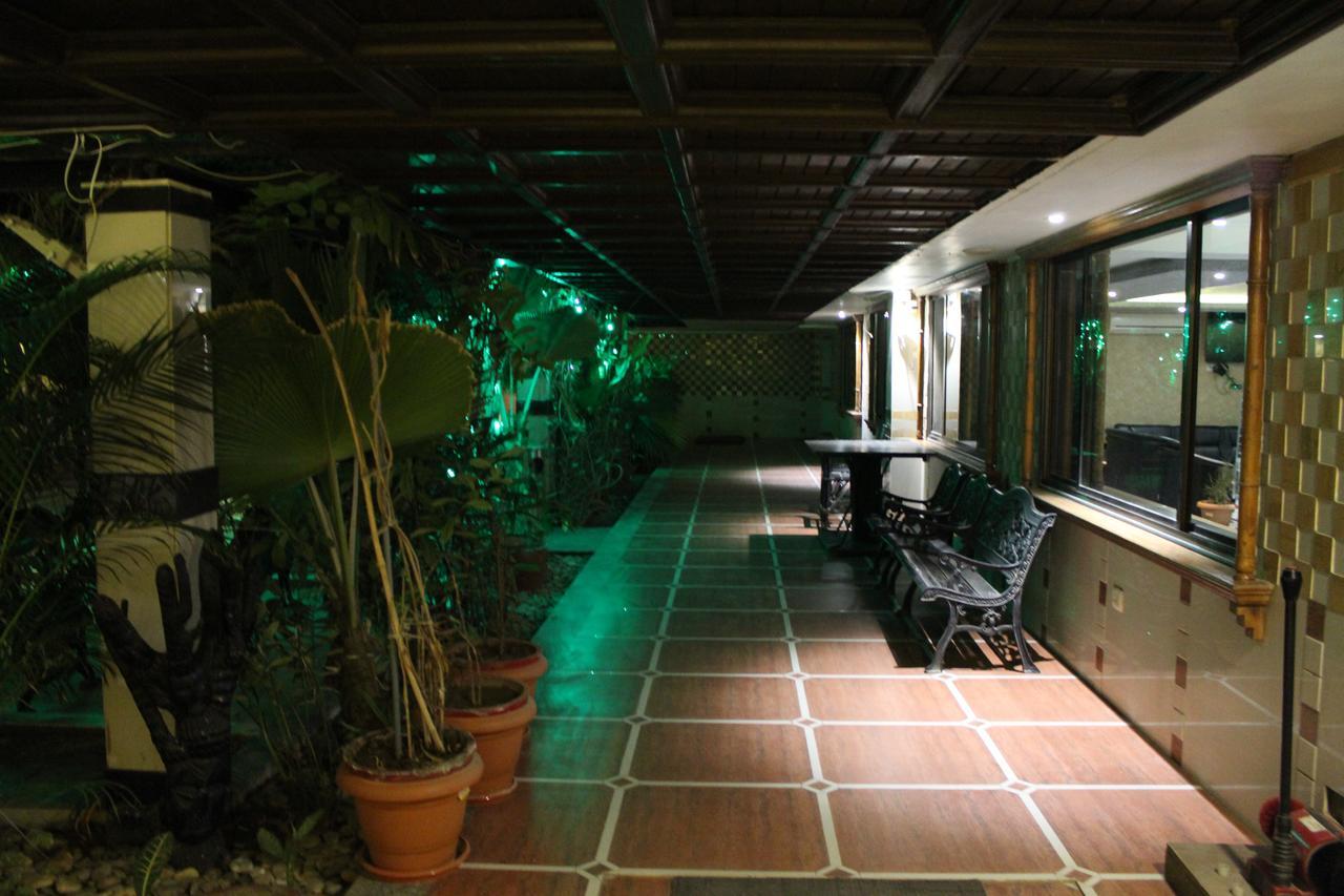 Hotel Orange Inn Sarkhej ภายนอก รูปภาพ