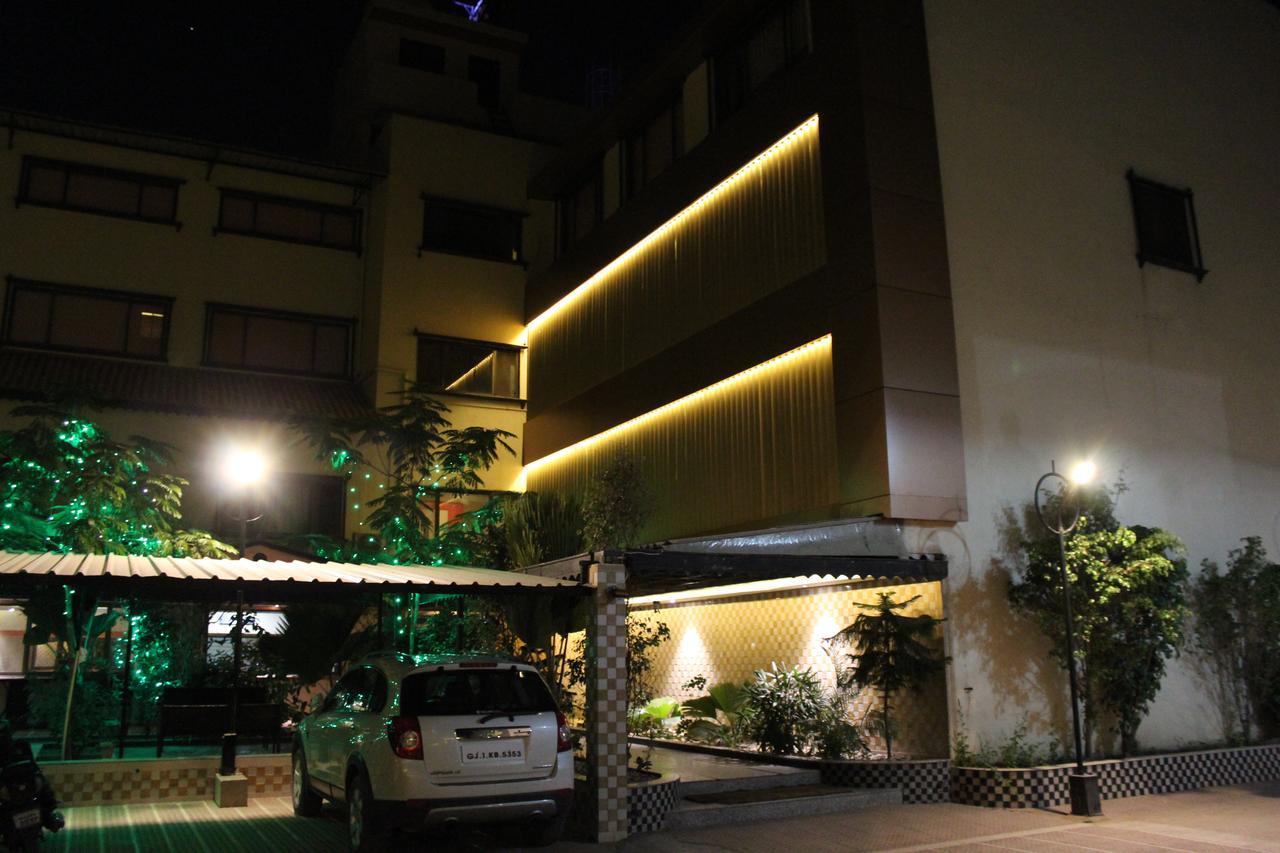 Hotel Orange Inn Sarkhej ภายนอก รูปภาพ