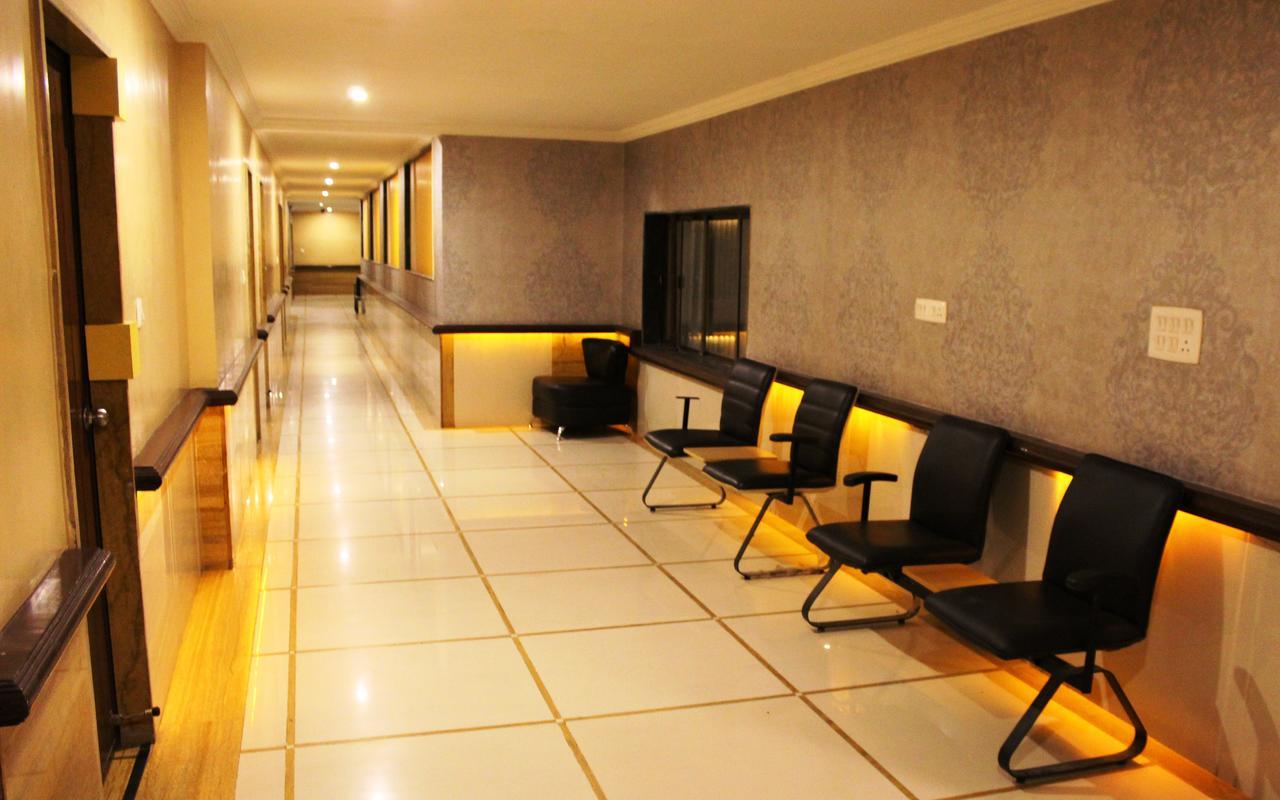 Hotel Orange Inn Sarkhej ภายนอก รูปภาพ