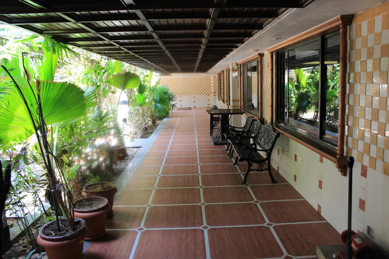 Hotel Orange Inn Sarkhej ภายนอก รูปภาพ