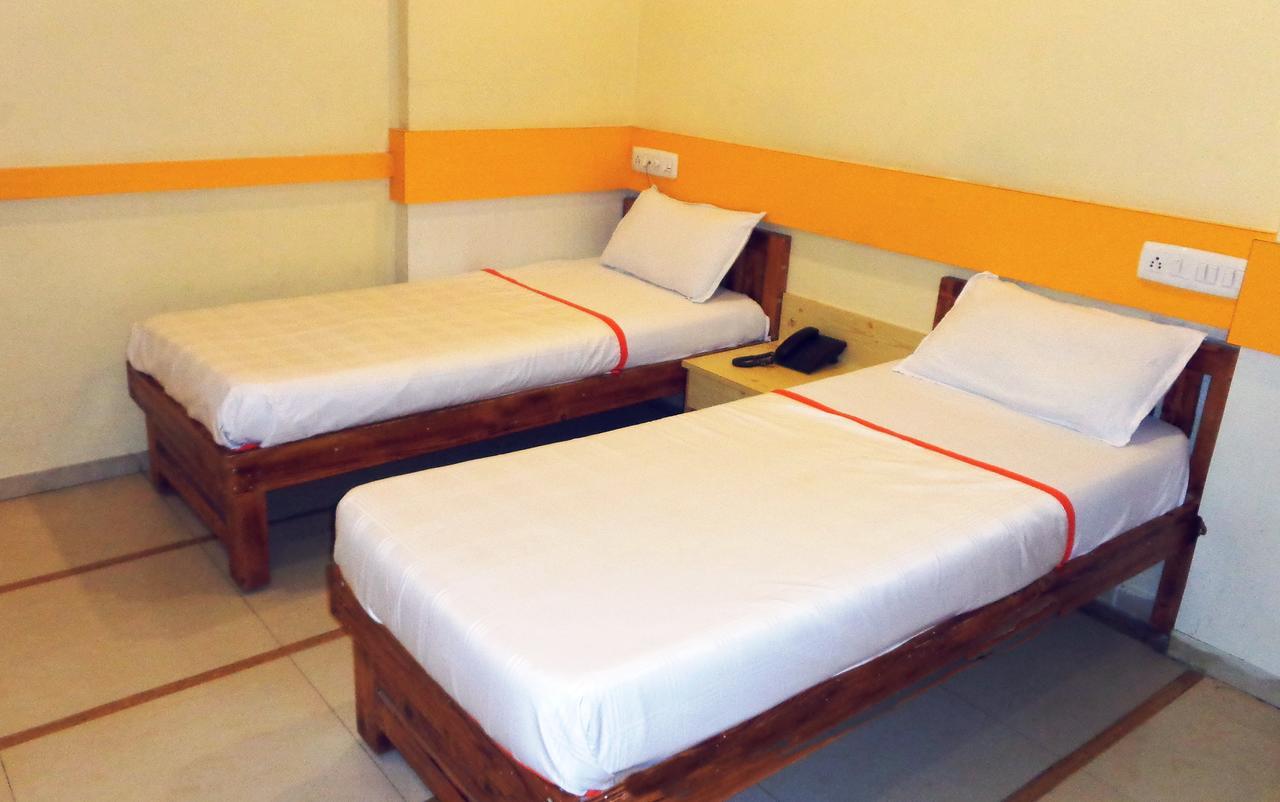 Hotel Orange Inn Sarkhej ภายนอก รูปภาพ