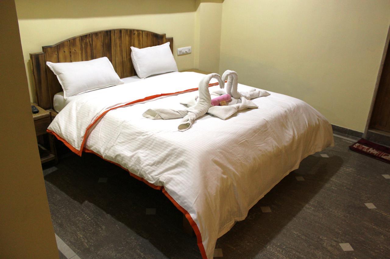 Hotel Orange Inn Sarkhej ภายนอก รูปภาพ