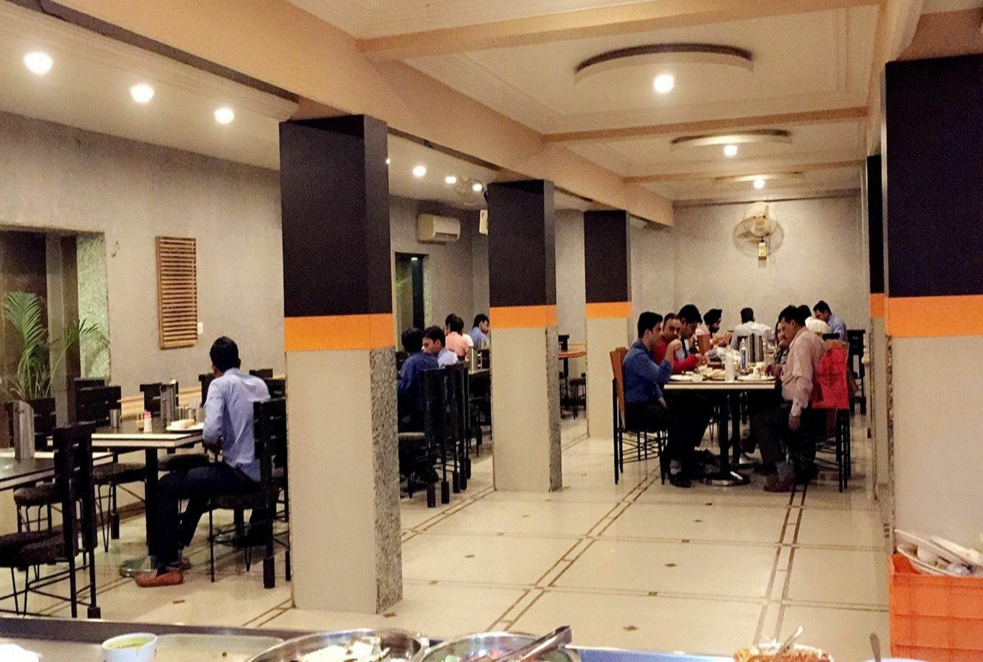 Hotel Orange Inn Sarkhej ภายนอก รูปภาพ